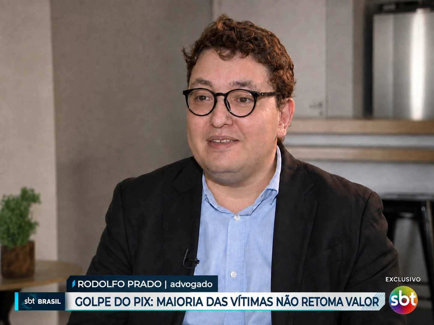 Rodolfo Prado em entrevista ao SBT Brasil sobre golpes do Pix, identificado como advogado